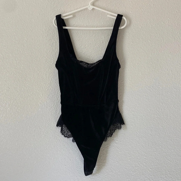 Black velvet and lace thong corset lingerie - Picture 1 of 9